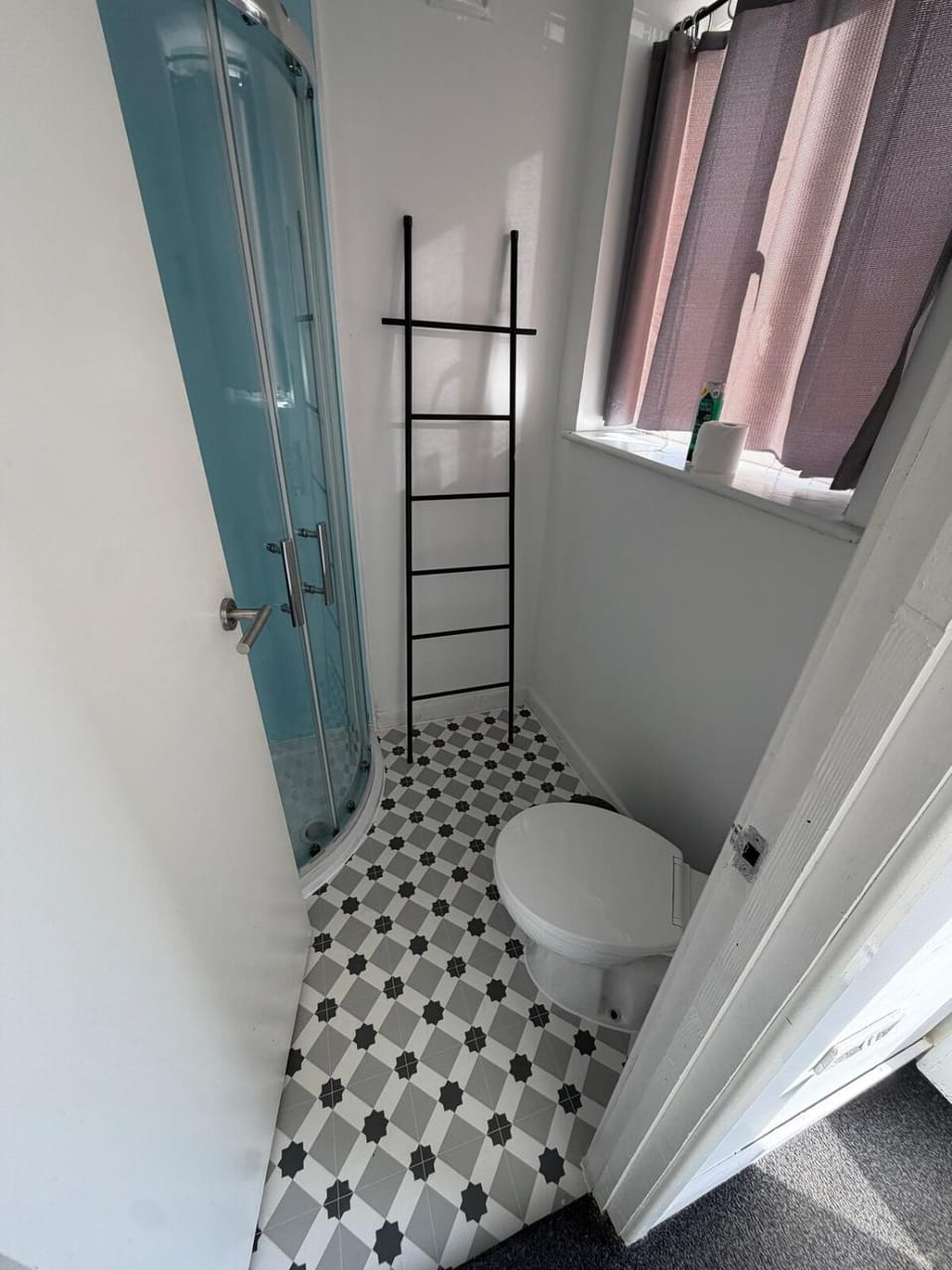Garden Studio Flat 2 and Parking Apartment in Bristol