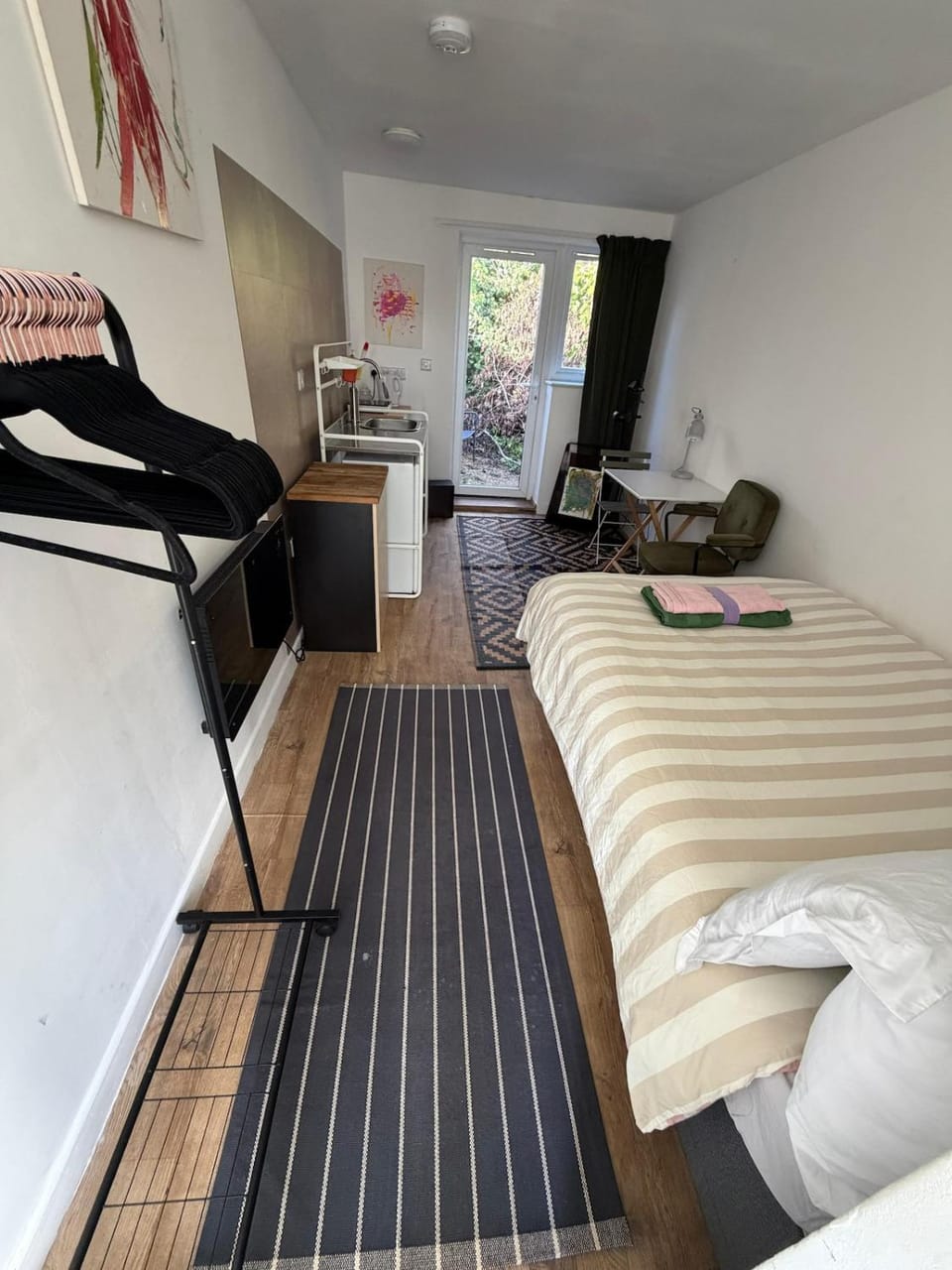 Garden Studio Flat 2 and Parking Apartment in Bristol