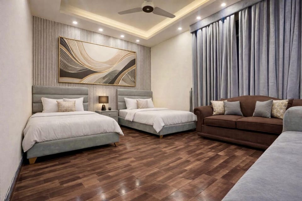 Bed, Living room, Photo of the whole room, Seating area, Bedroom