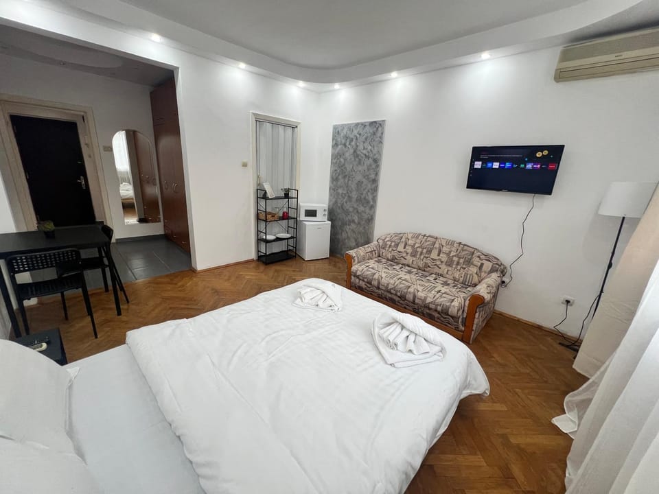 Walk to Old Town Stay! Apartment in Bucharest