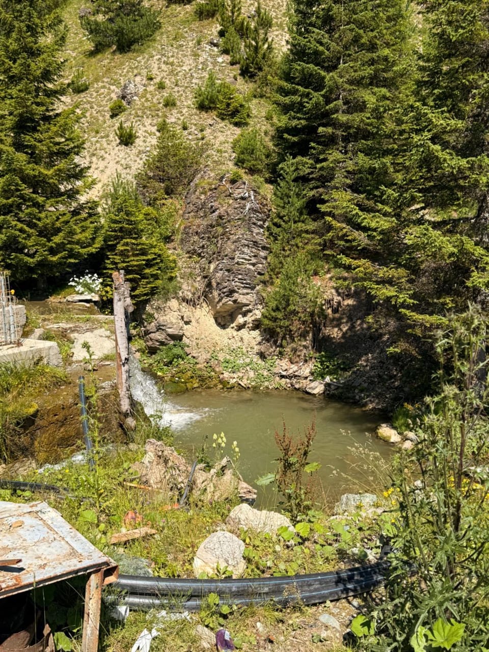 Ereniku Alpine Cabin-Riverfront Escape Cabin in Europe