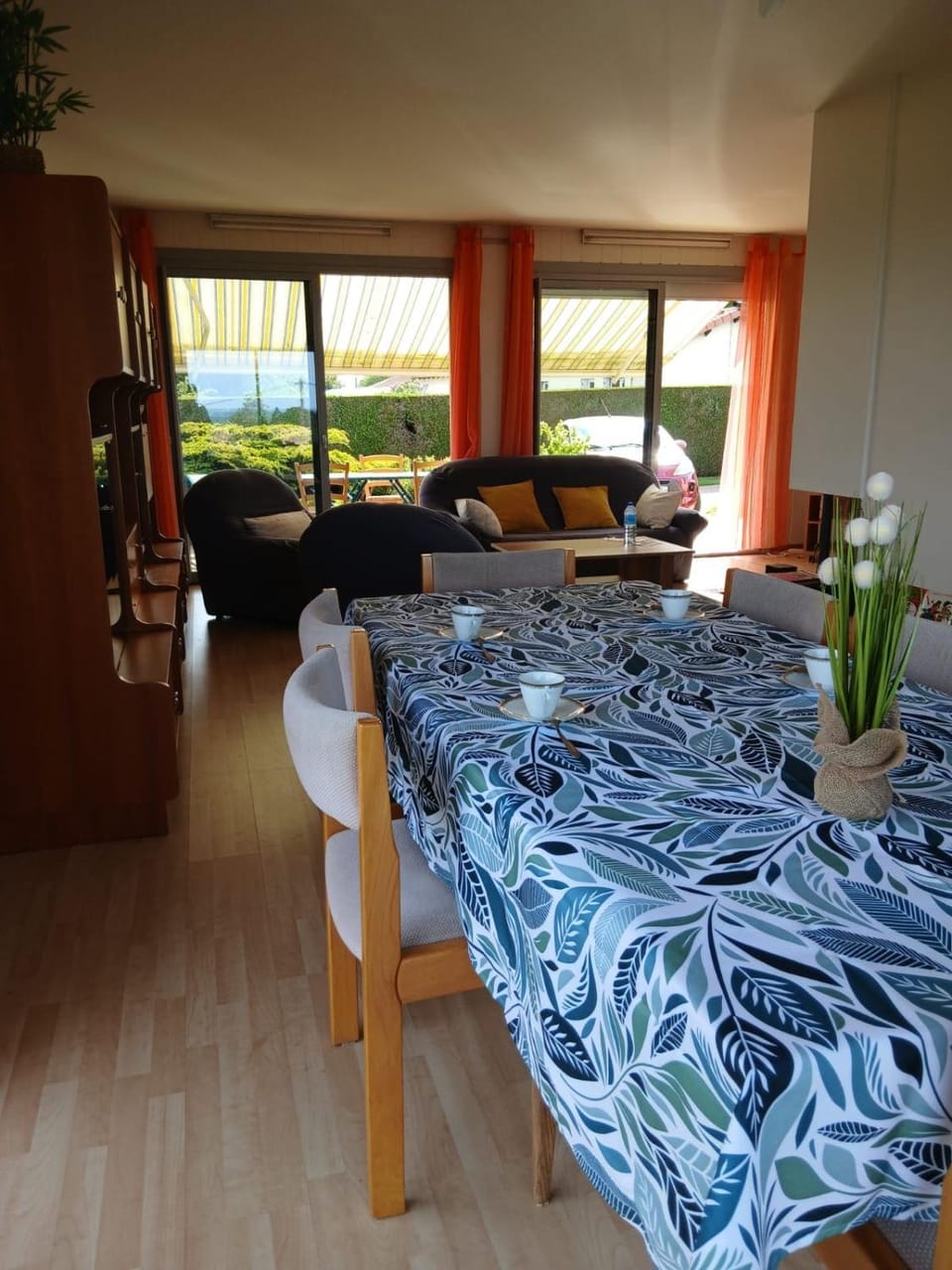 Living room, Dining area