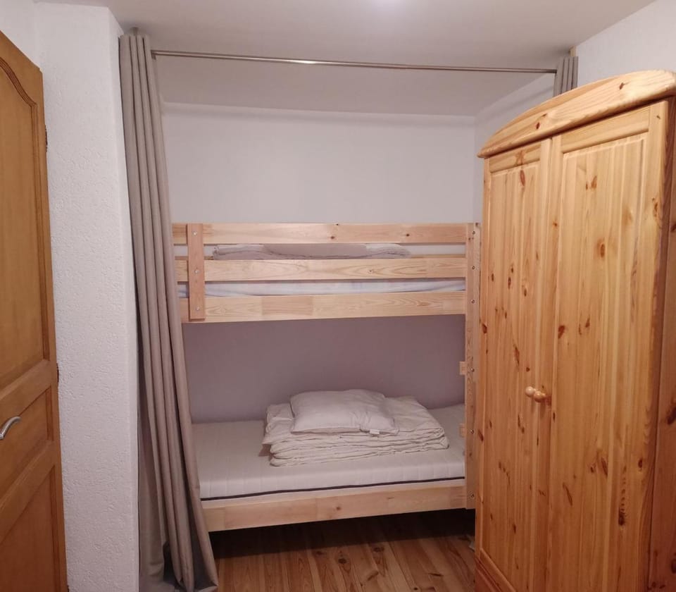 Bedroom, bunk bed, wardrobe