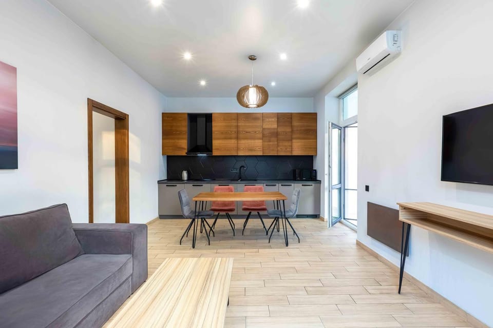 Communal lounge/ TV room, TV and multimedia, Coffee/tea facilities, Kitchen or kitchenette, Living room, Seating area, Dining area