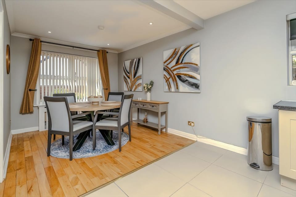 Seating area, Dining area