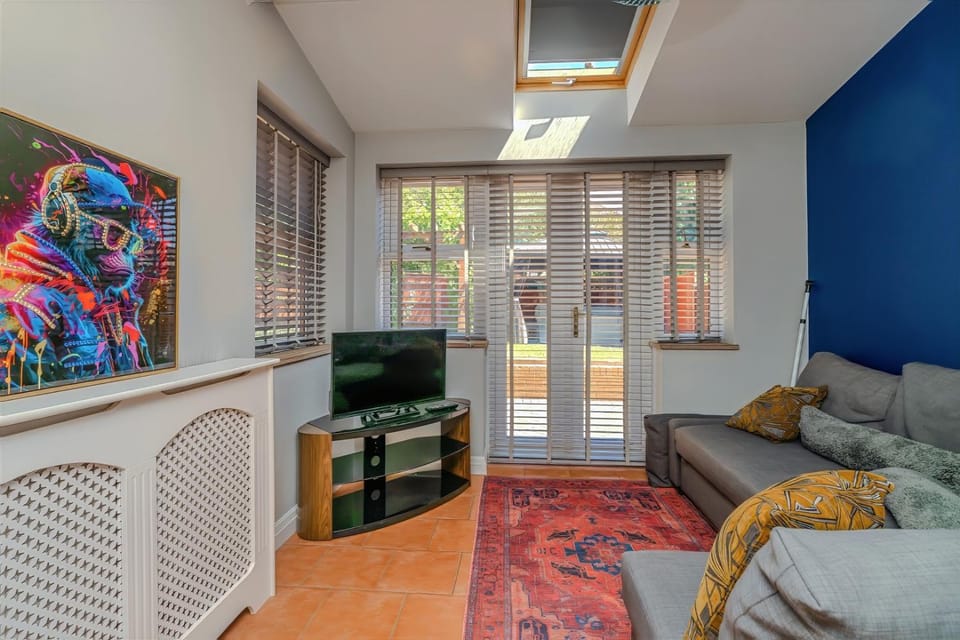 Communal lounge/ TV room, TV and multimedia, Living room, Seating area