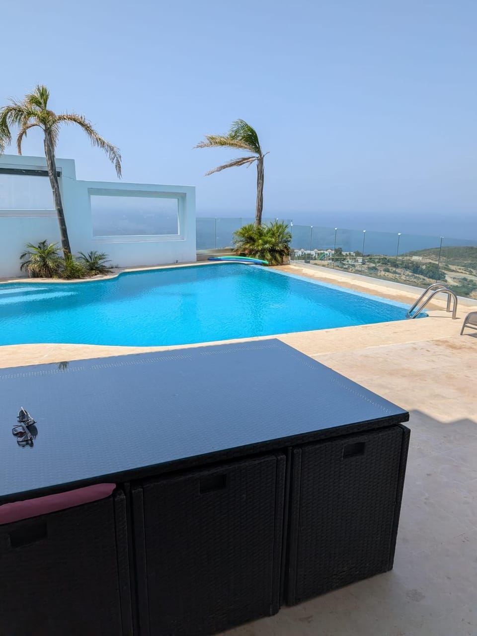 Exclusive luxury villa private pool avec trois chambres deux salons and garden vu sur mer mnar Villa in Tangier