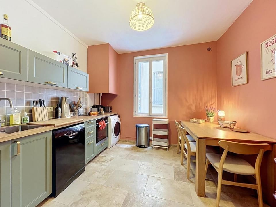 Beautiful 40m2, 1 bedroom apartment with AC in the heart of the city Apartment in Avignon
