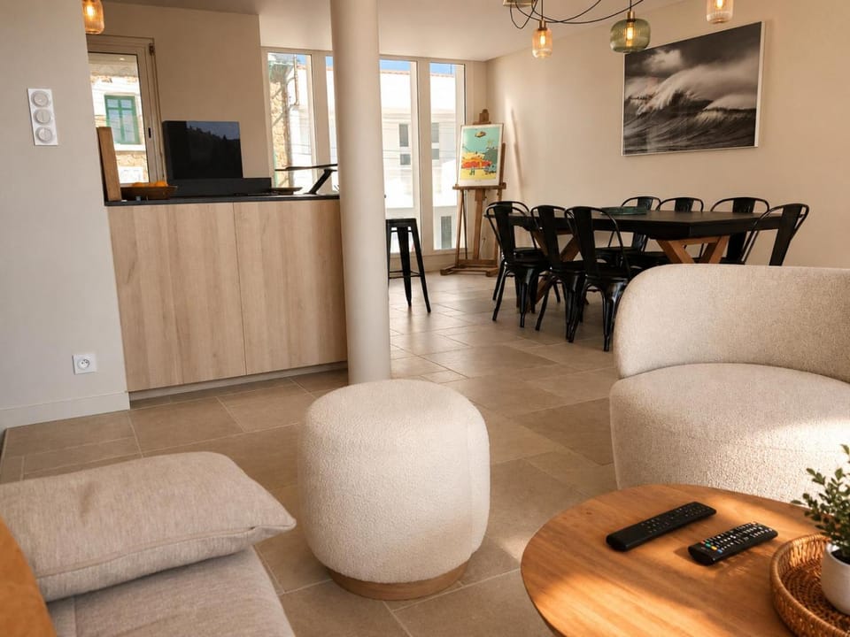 Communal lounge/ TV room, Living room