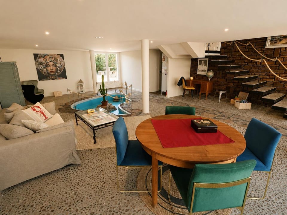 Communal lounge/ TV room, Living room