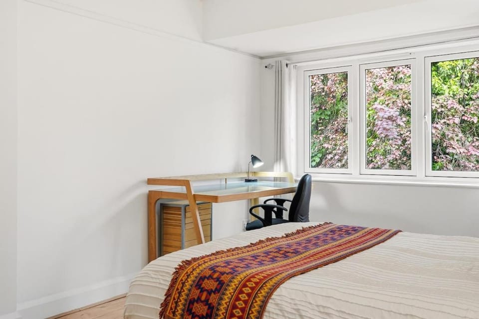 5 Bed Bright Victorian Home Apartment in London Borough of Ealing