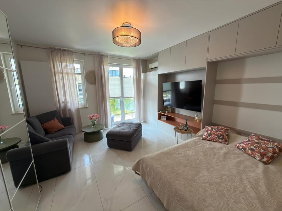 TV and multimedia, Living room, Bedroom