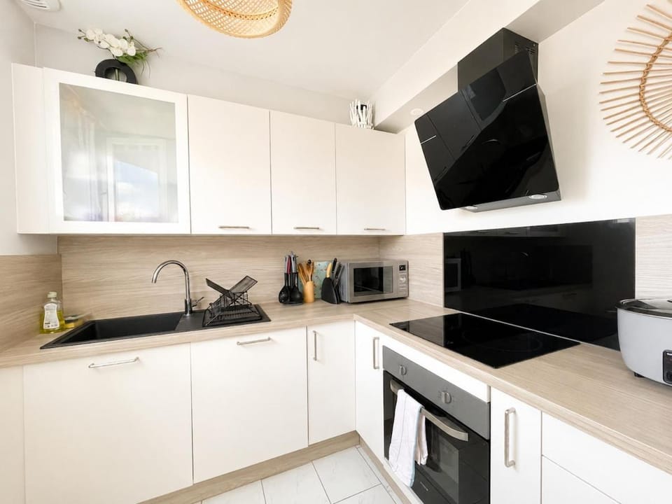 Kitchen or kitchenette, dishwasher, oven, stove