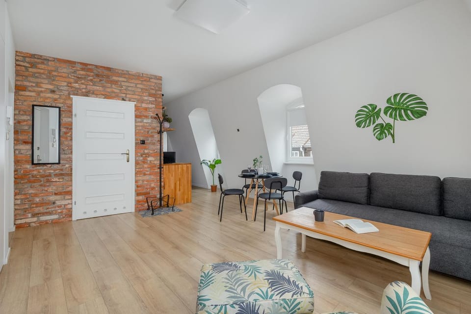 TV and multimedia, Kitchen or kitchenette, Living room, Seating area, Dining area