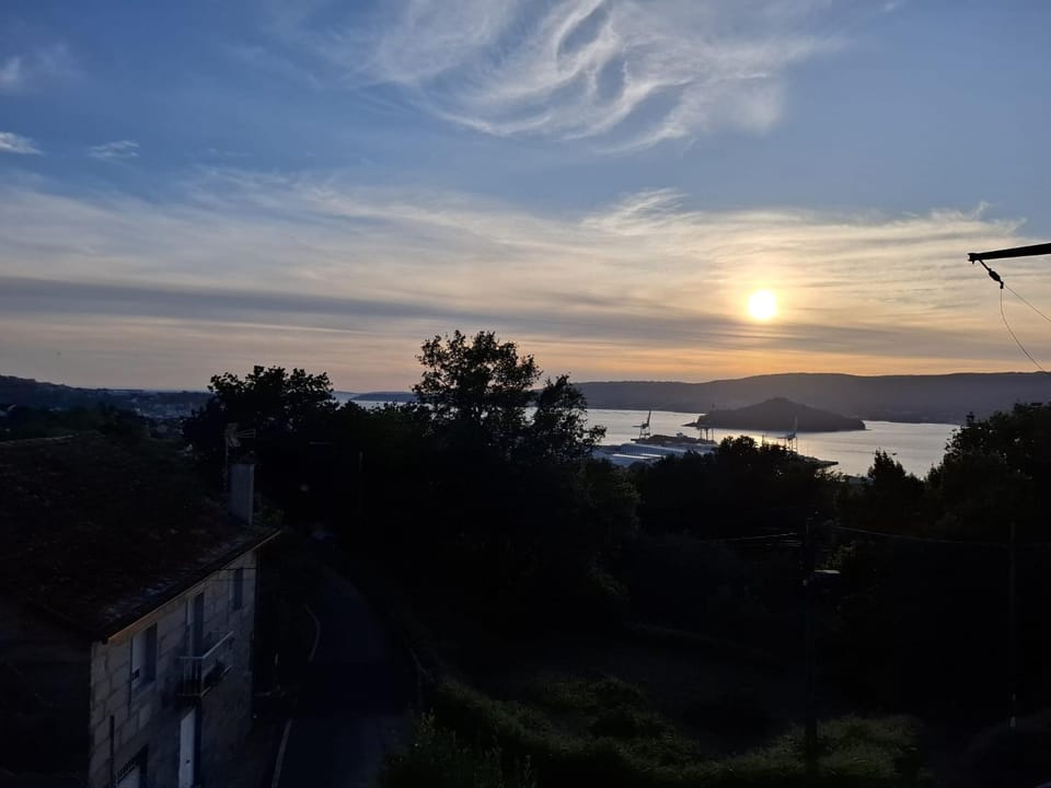 Casa con vistas al mar con terreno en Pontevedra House in O Morrazo