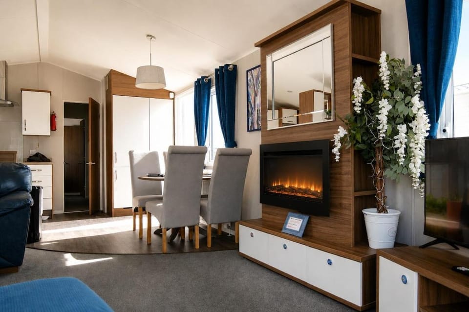 The Beach Lodge inside Parkdean Camber Sands Resort - Parking, Decking, Fast Wi-Fi House in Camber