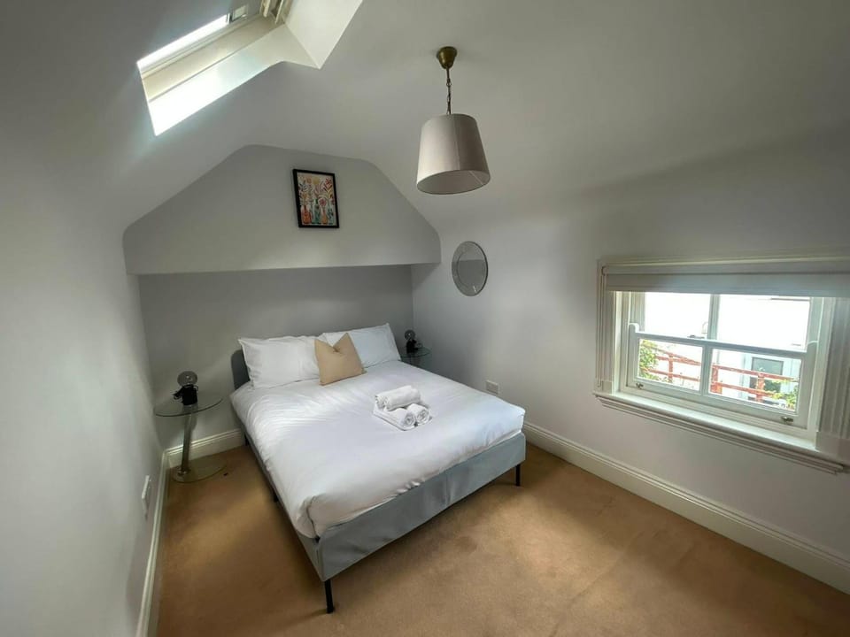 Elegant 4BDR 4BA Luxury Home Heart of Rathmines House in Dublin
