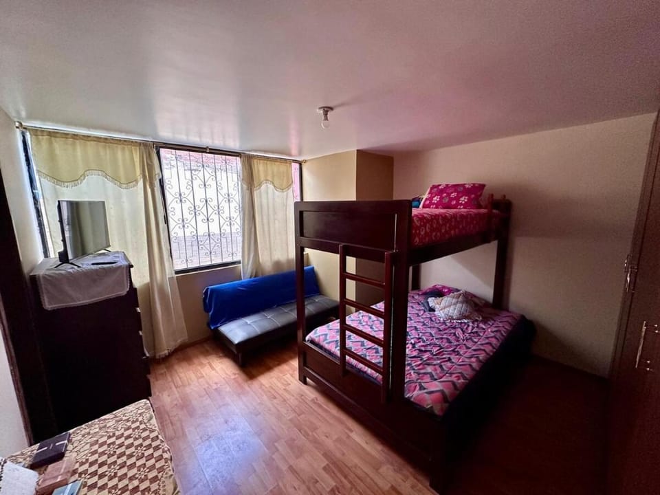 Modern 2 bedroom apartment and parking Apartment in Riobamba