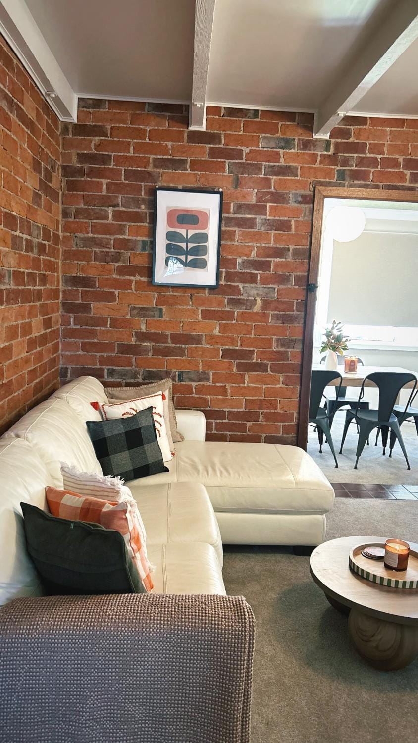 Rockstar Location! And an awesome house too! House in Dubbo