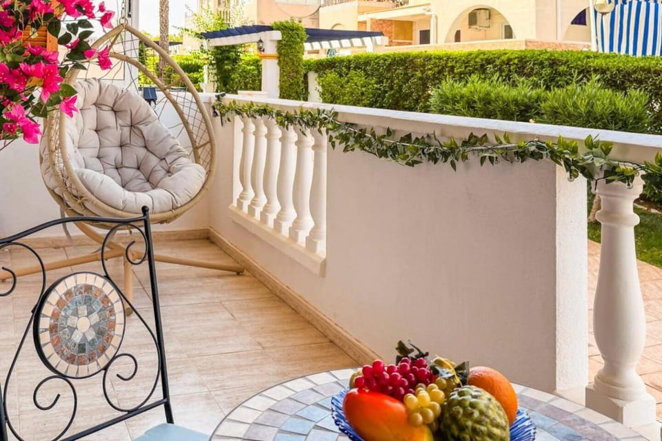 Apartamento Pink Buganvilla Apartment in Torre La Mata