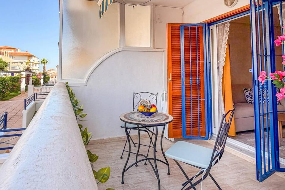 Apartamento Pink Buganvilla Apartment in Torre La Mata