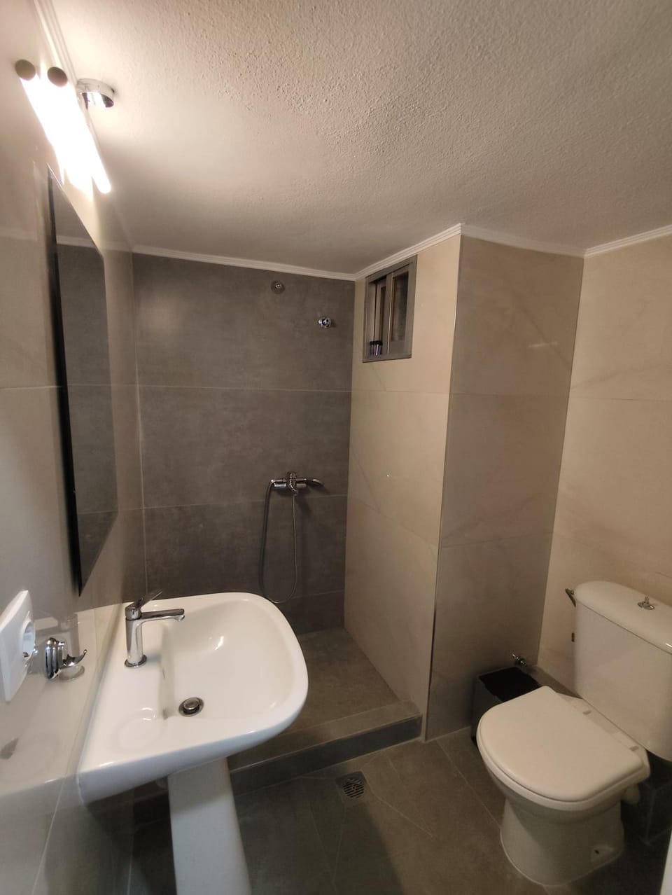 Grey House Six2point Apartment in Decentralized Administration of Macedonia and Thrace
