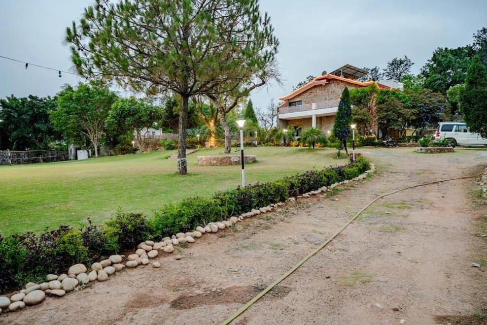 Aravali view Farmhouse Farm Stay in Gurugram