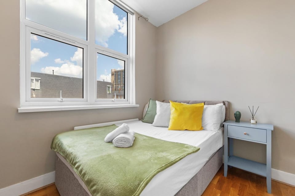 Excellent Contractor 2Bedroom flat Canary Wharf with Wifi Near DLR sleep 6 Apartment in London