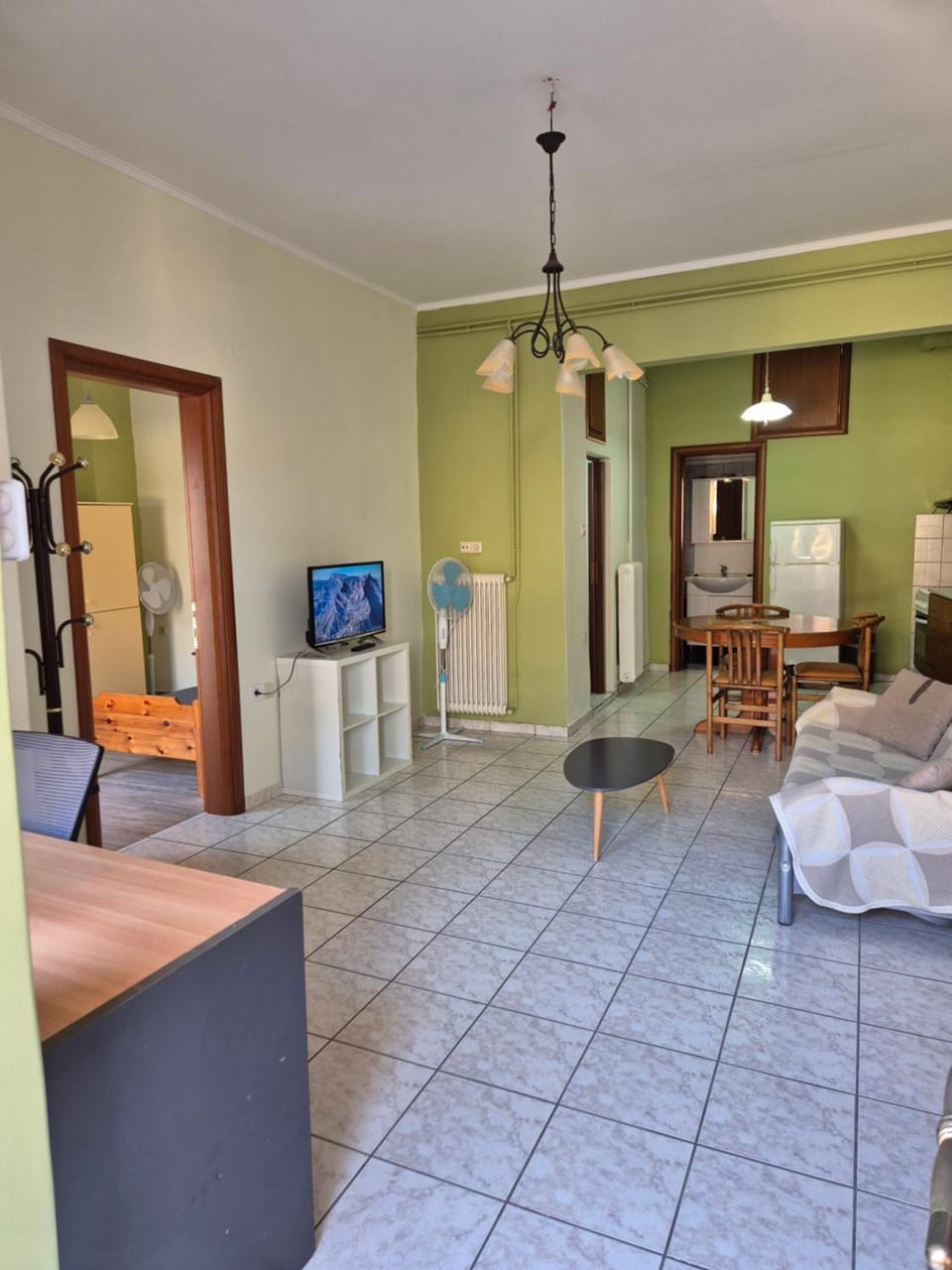 TV and multimedia, Kitchen or kitchenette, Living room, Seating area, Dining area