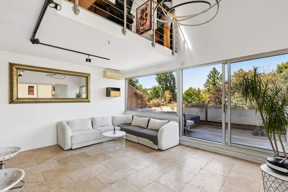 Communal lounge/ TV room, Living room, Seating area