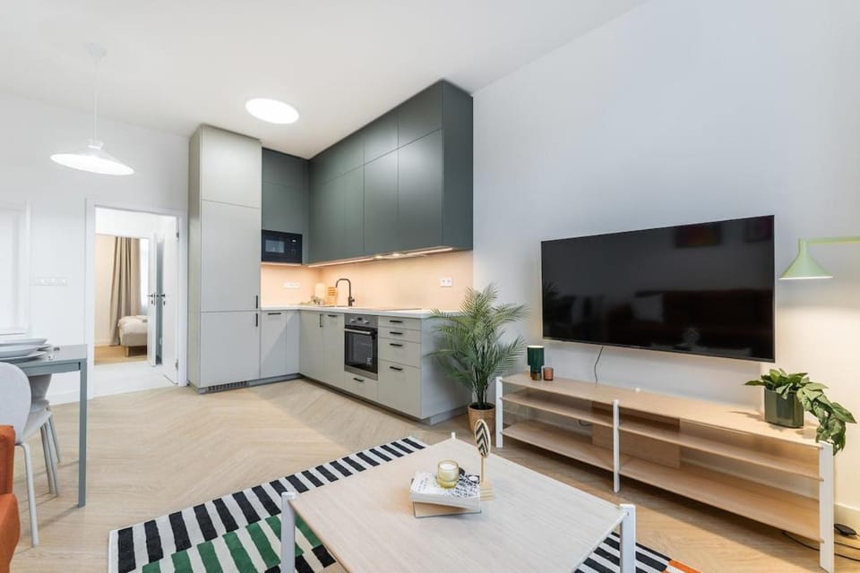 TV and multimedia, Kitchen or kitchenette, Living room, Dining area, dishwasher, microwave, oven