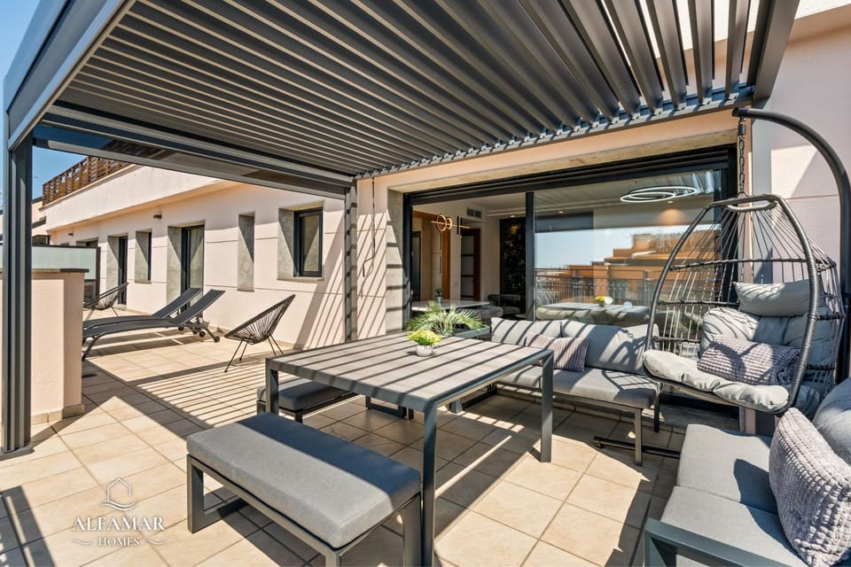 Balcony/Terrace, sunbed