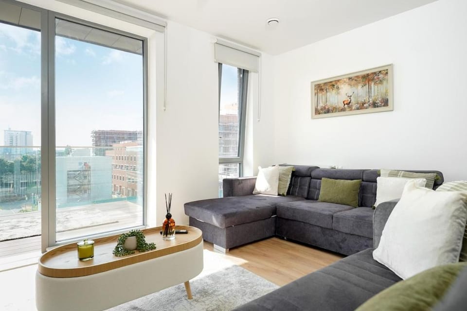 Spacious 2BR I Short Walk to Stadium I Sleeps 8 Apartment in Wembley