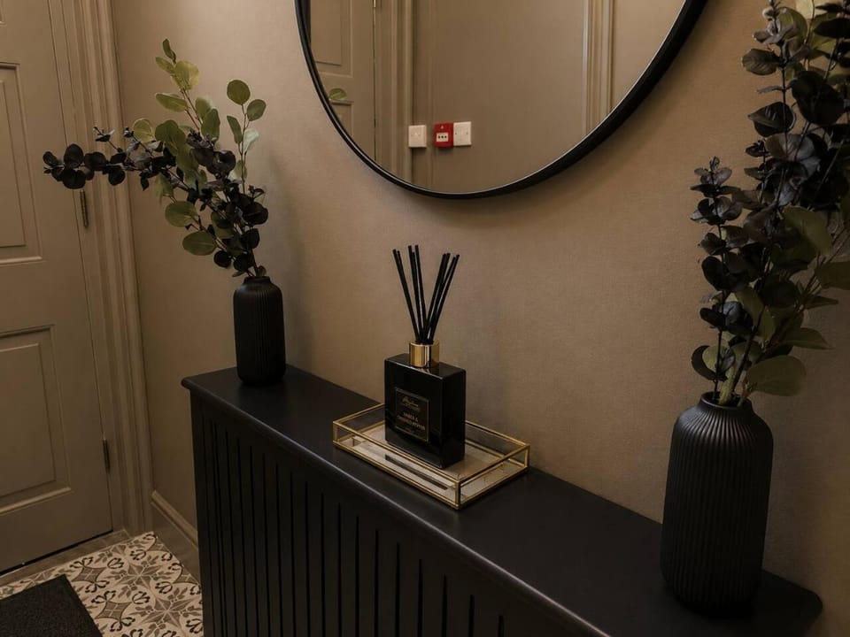 Boutique Home Ormeau Road Belfast Sleeps 10 House in Belfast