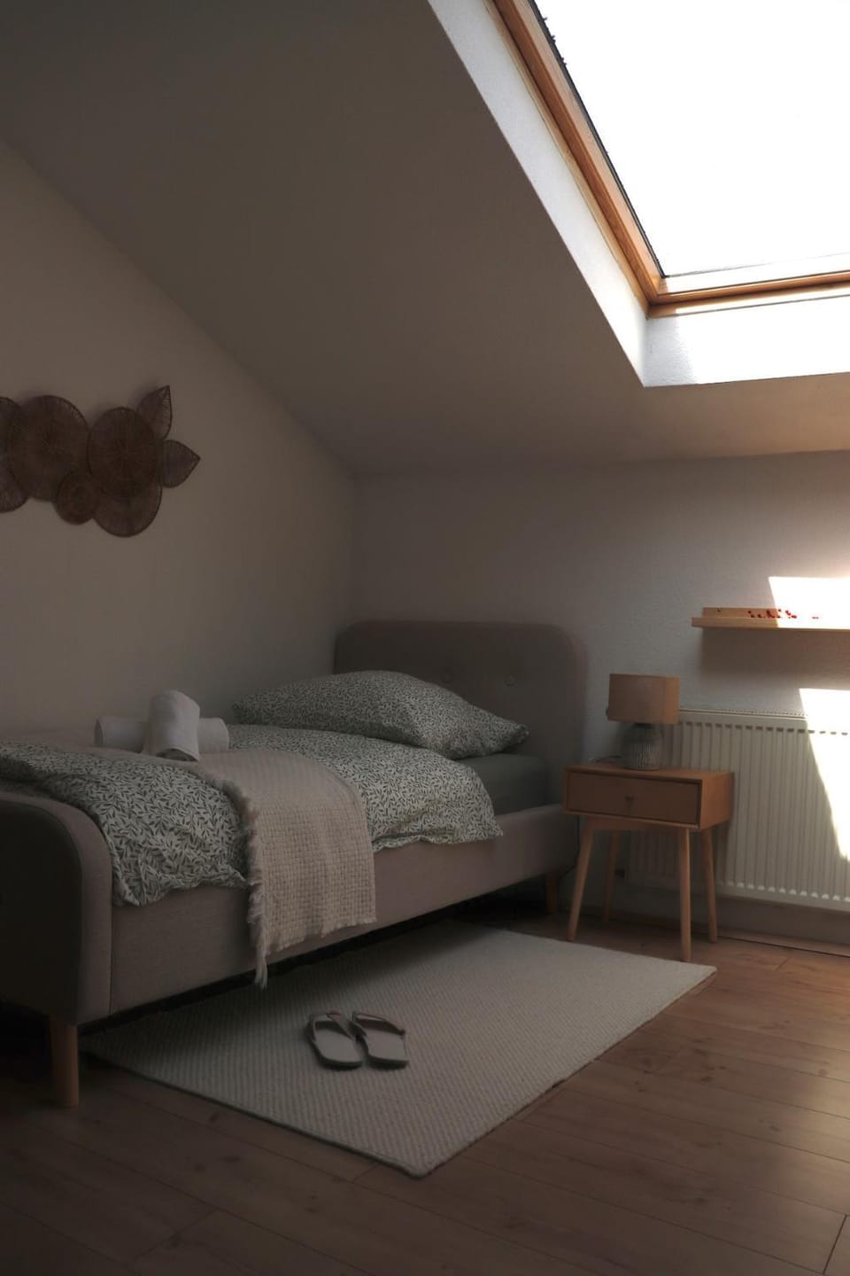 Photo of the whole room, Bedroom