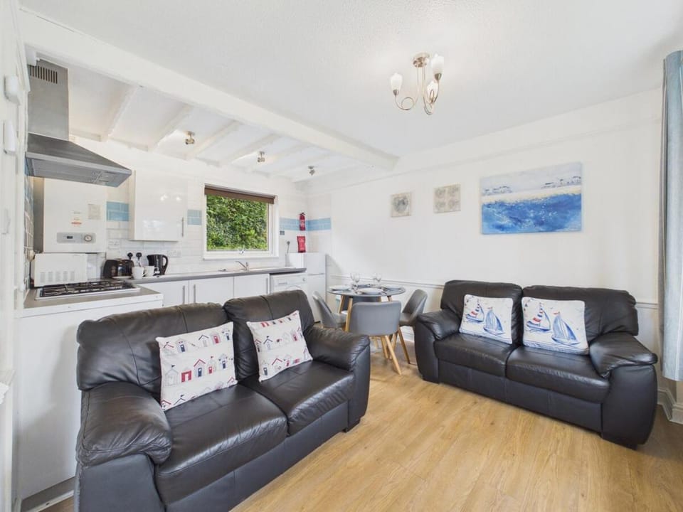 Lodge 12 - 2 bed with parking House in North Devon District