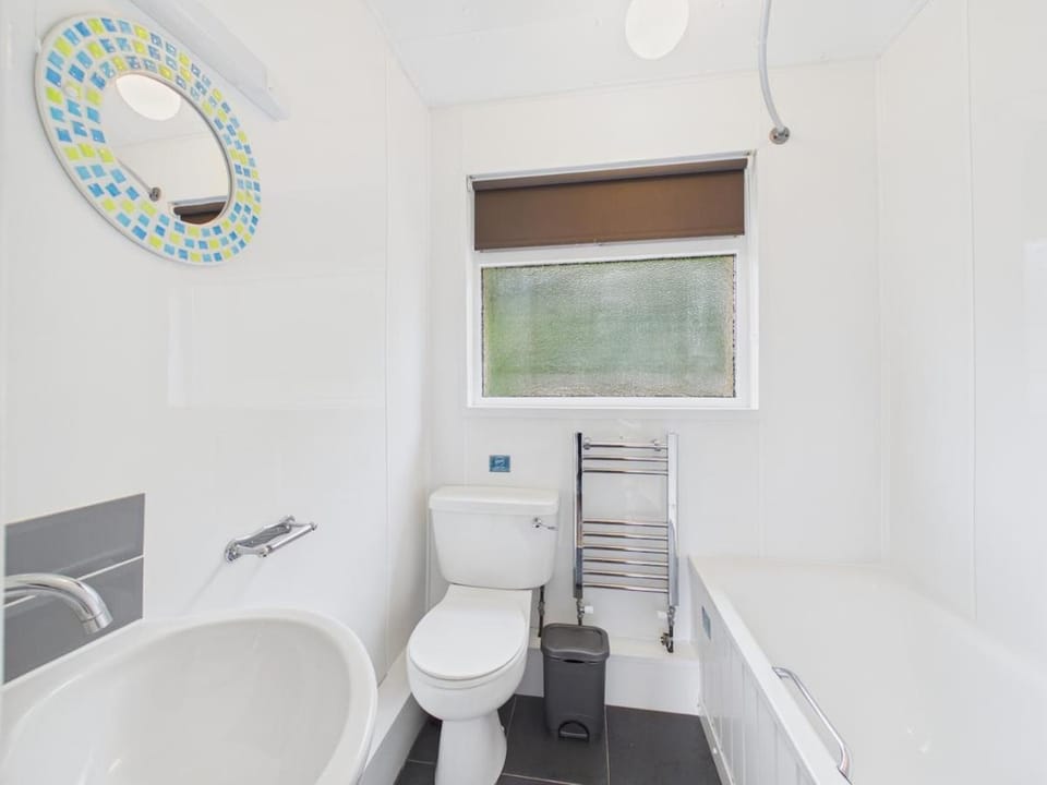 Lodge 12 - 2 bed with parking House in North Devon District