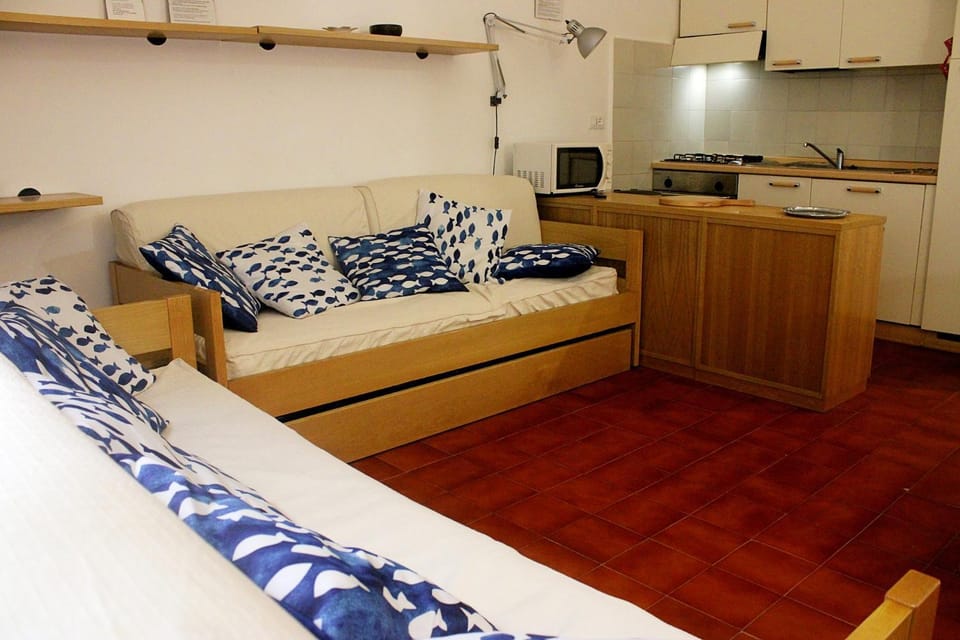 Excelsior Romantic Couples Stay near 5 Terre Apartment in Levanto