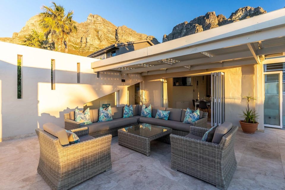 Bella Riposa - Camps Bay Fam Villa Pool Hot Tub Villa in Camps Bay