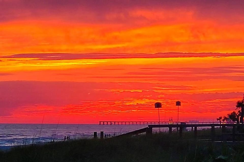 Large snowbird friendly beachfront home with fast WiFi - steps to sand House in Panama City Beach