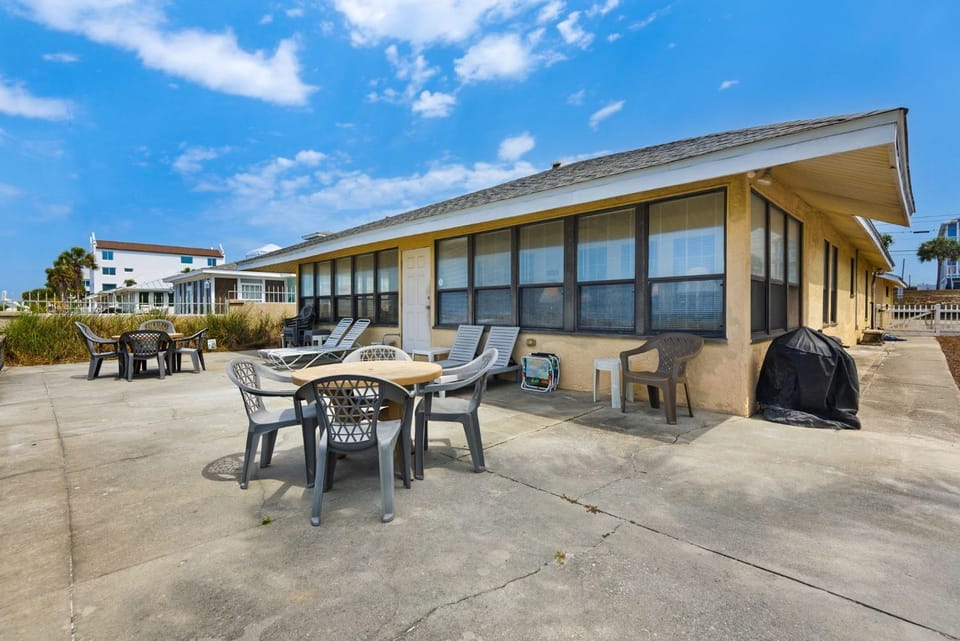 Large snowbird friendly beachfront home with fast WiFi - steps to sand House in Panama City Beach