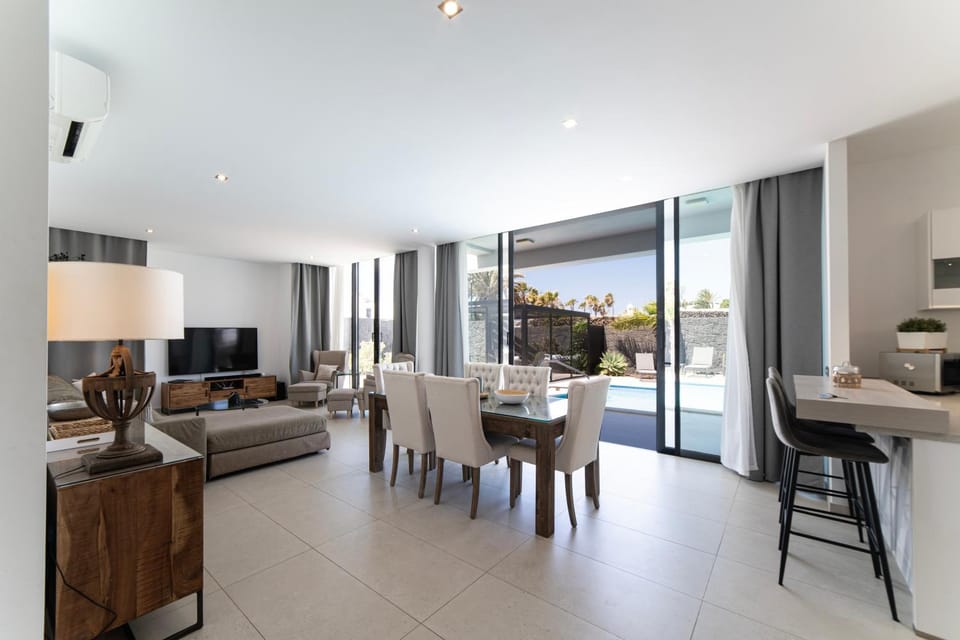 Lanz A Lot, modern 3 bed villa with private pool Villa in Puerto del Carmen