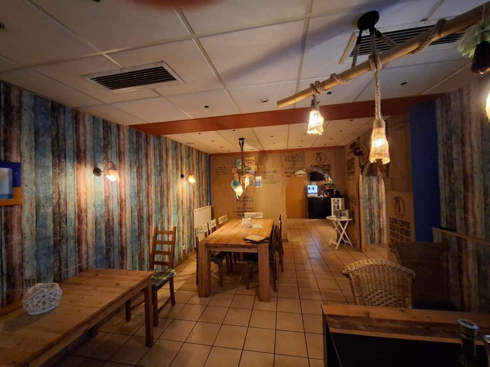 Restaurant/places to eat, Restaurant/places to eat
