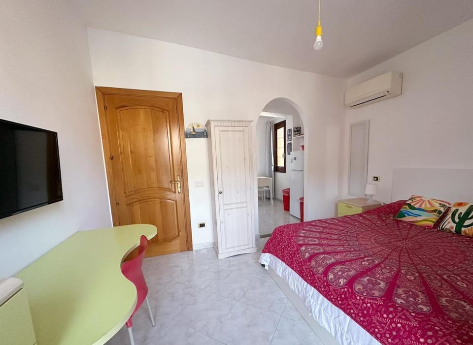 Bed, Photo of the whole room