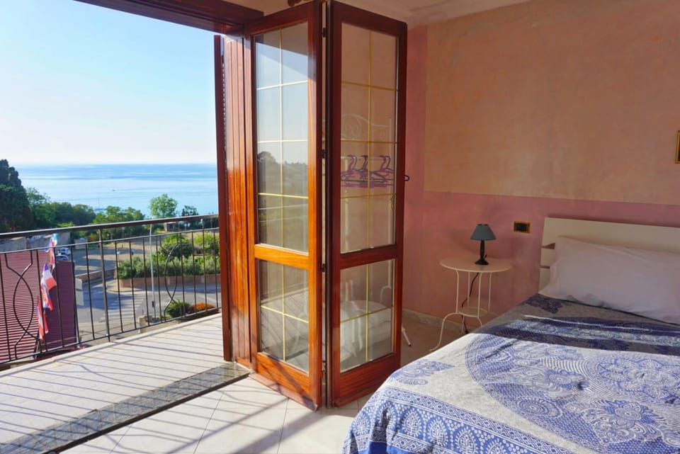 Bed, Bedroom, Sea view