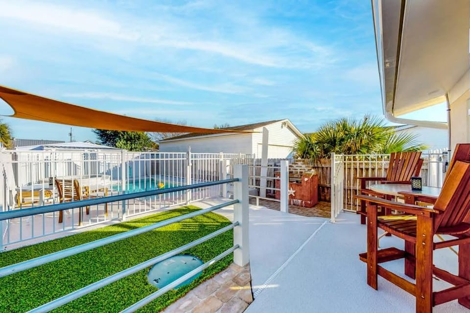 Home with pool central AC washer&dryer - walk minutes to beach House in Sunnyside