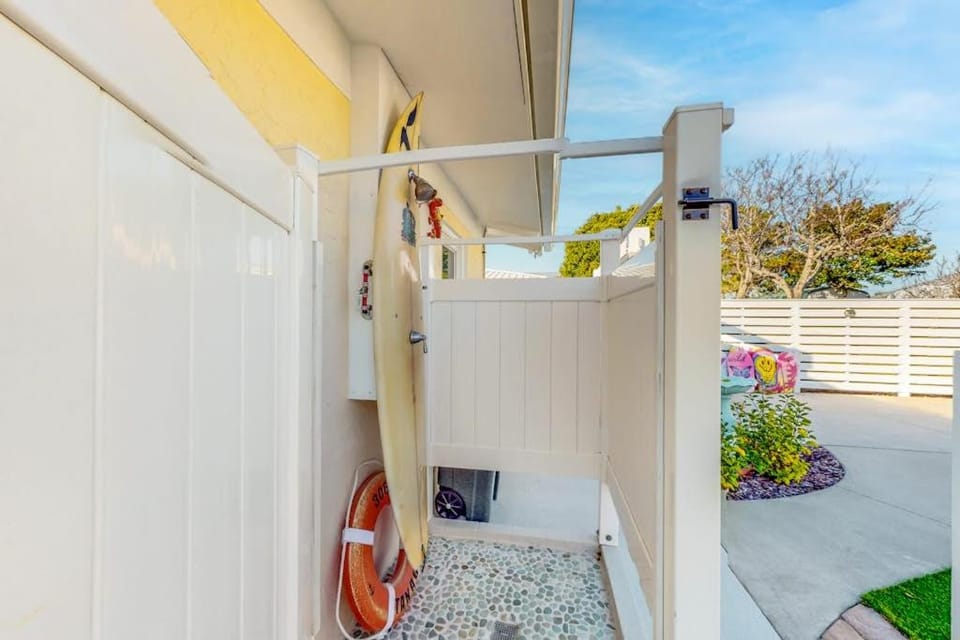 Home with pool central AC washer&dryer - walk minutes to beach House in Sunnyside