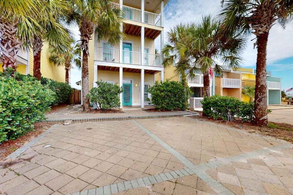 Dog-friendly home near beach with pool four balconies WD & AC House in Lower Grand Lagoon