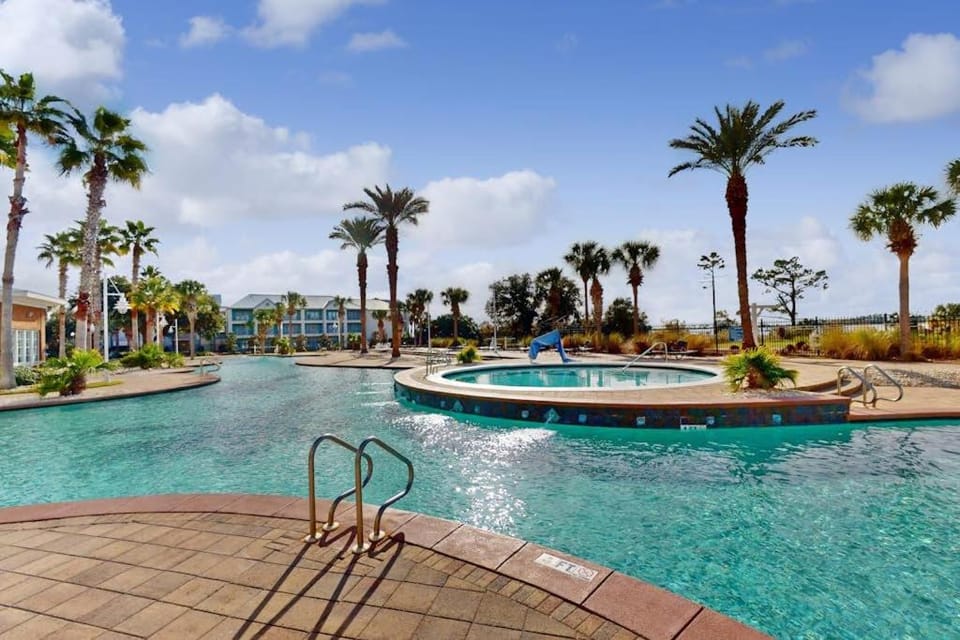 3rd-floor beach view condo with Pool Hot tub & private balcony House in Lower Grand Lagoon