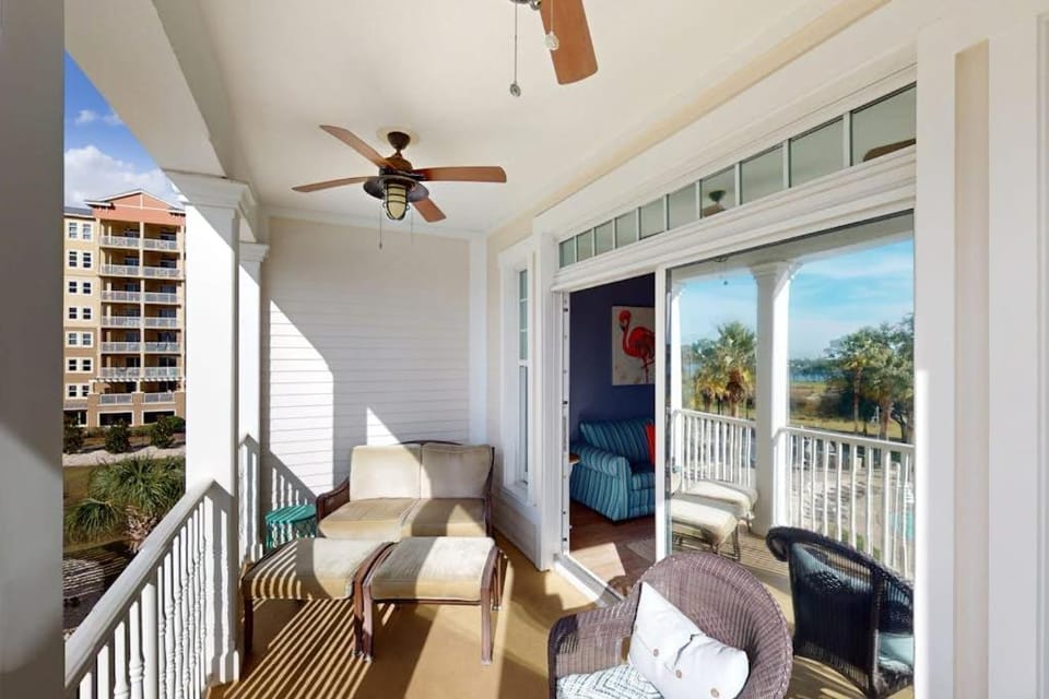 3rd-floor beach view condo with Pool Hot tub & private balcony House in Lower Grand Lagoon